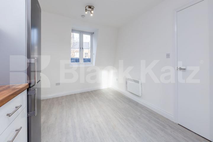 Superb top floor 1 bedroom property with a study  Foulden Road , Stoke Newington 